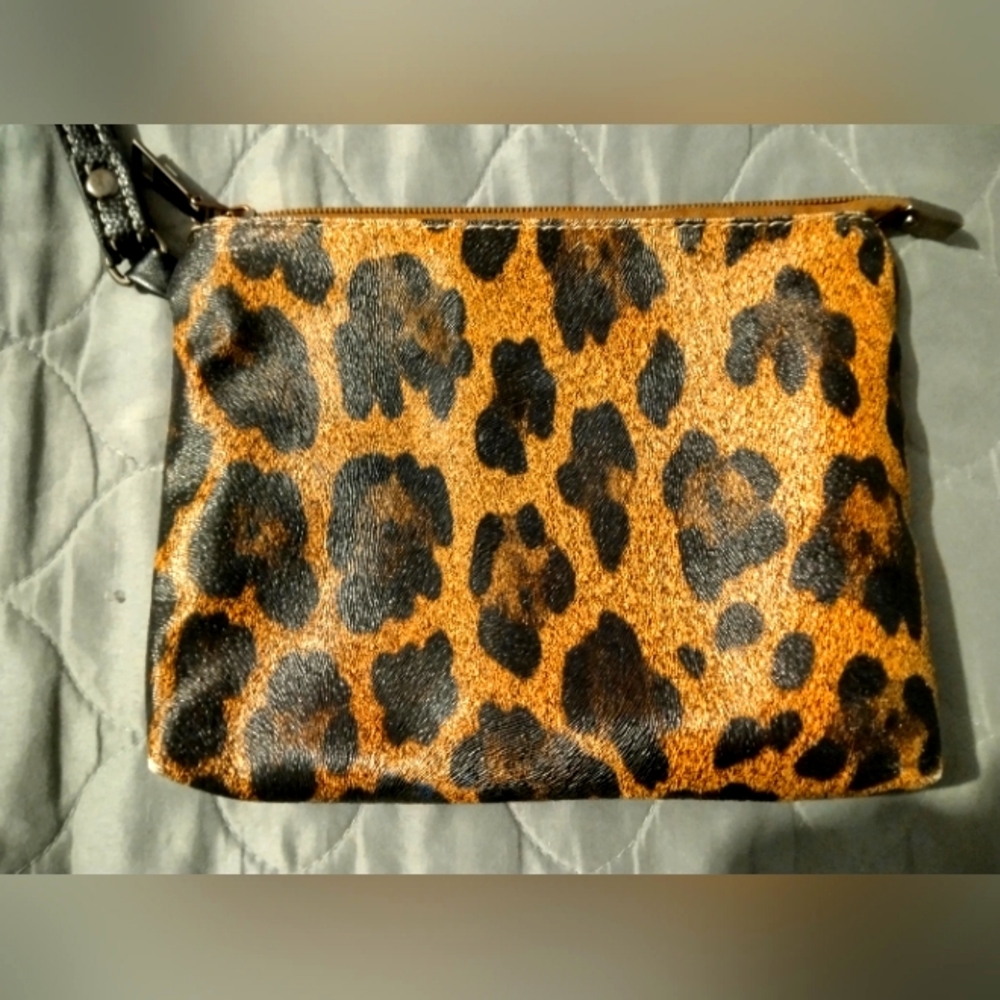 Small wristlet